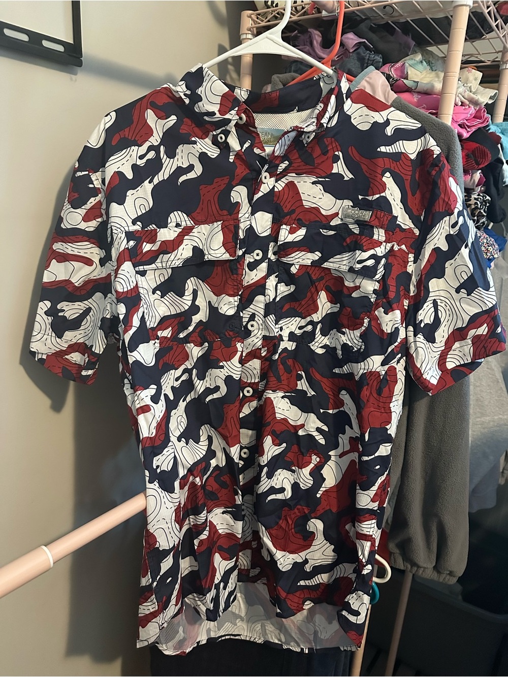 Casual Short-Sleeve Button-Down Shirt in Red, Navy & White